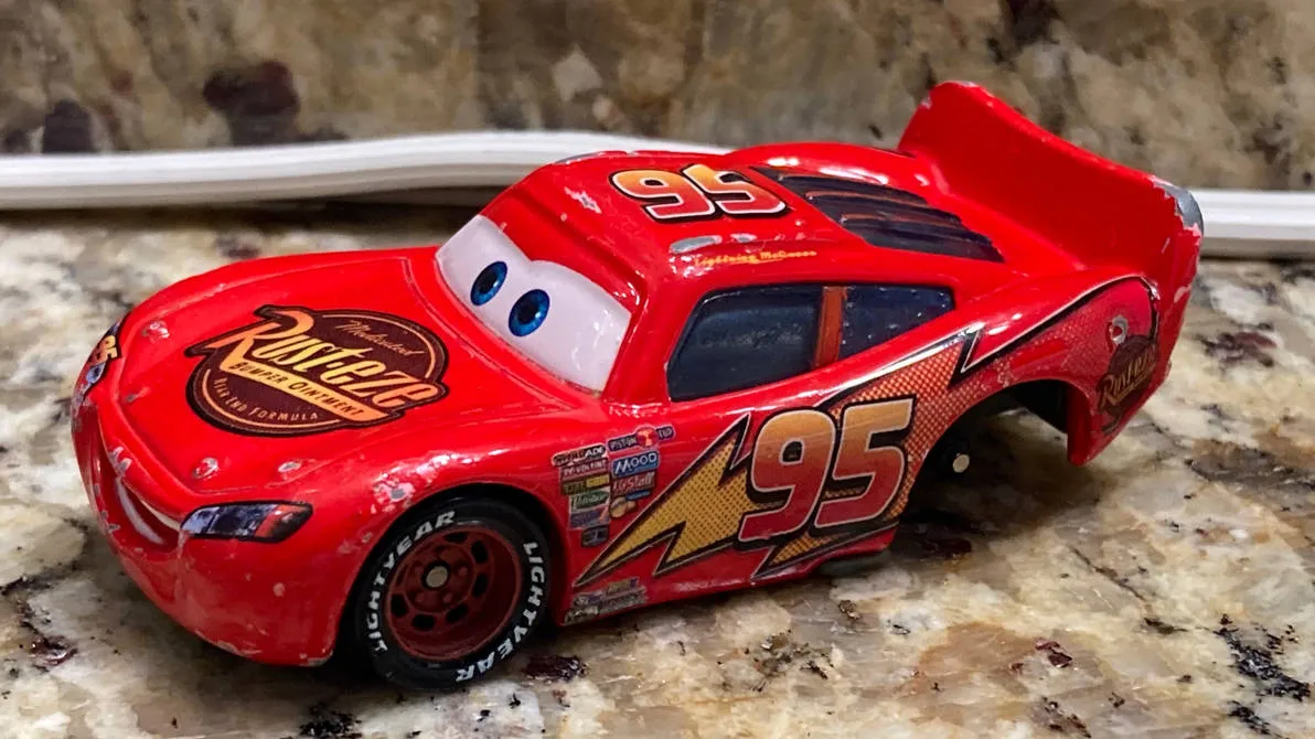 47225 broken parts lightning mcqueen