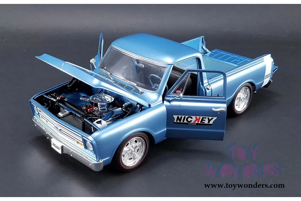 47242 diecast trucks closeup