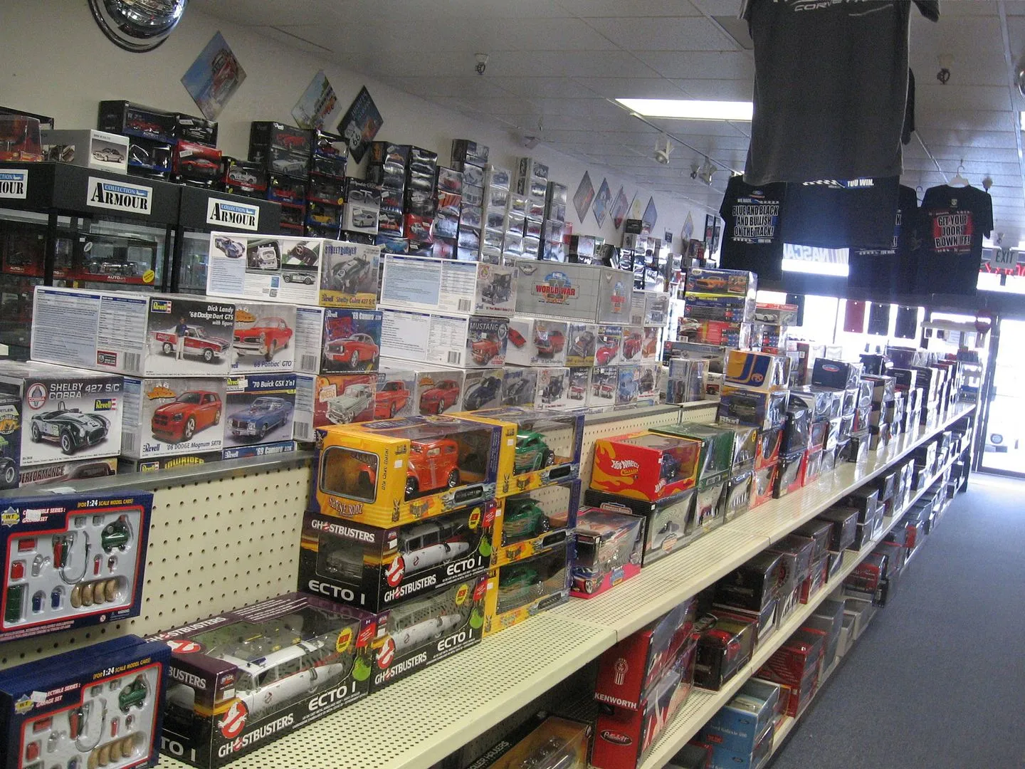 47242 shop owner with diecast truck