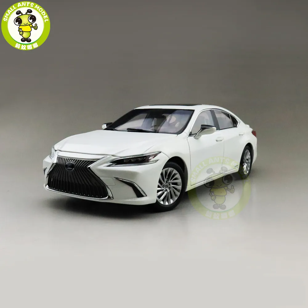 /img/47251-lexus-es300-diecast-cleaning.webp