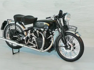 47258 vincent black shadow model scale