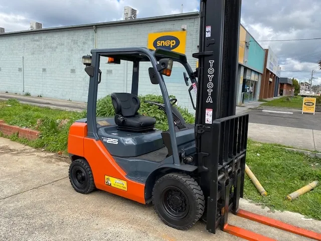 47265 toyota electric forklift diecast