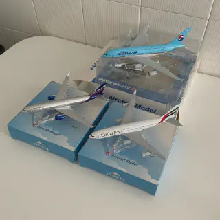 /img/47284-authentic-diecast-airplane.webp