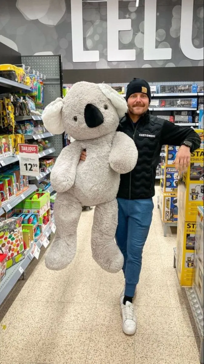 47296 mercedes w10 diecast