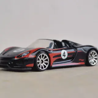 /img/47302-valuing-diecast-cars.webp