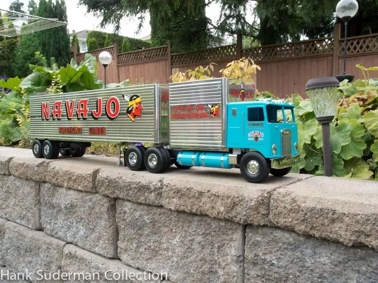 47304 diecast bucket truck closeup