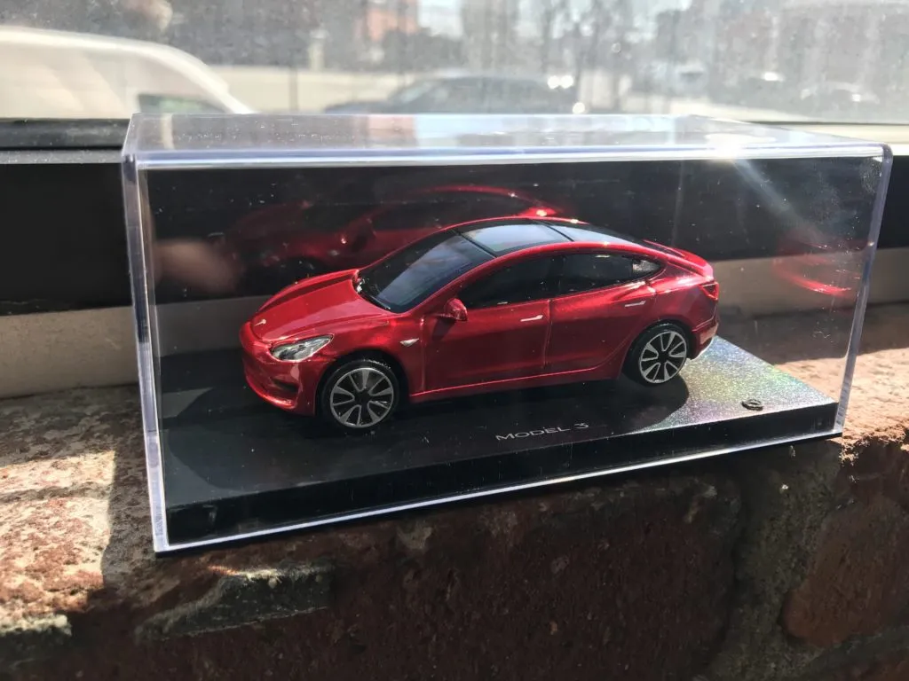 47309 diecast model 3 tesla materials