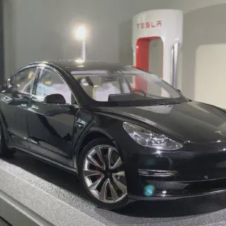 /img/47309-diecast-model-3-tesla-scale.webp