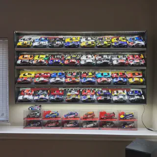 /img/47336-dusting-diecast-cars.webp
