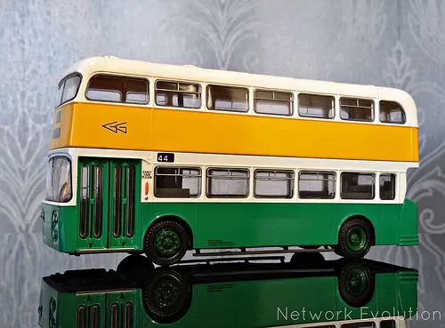47382 daves diecast bus close up 3