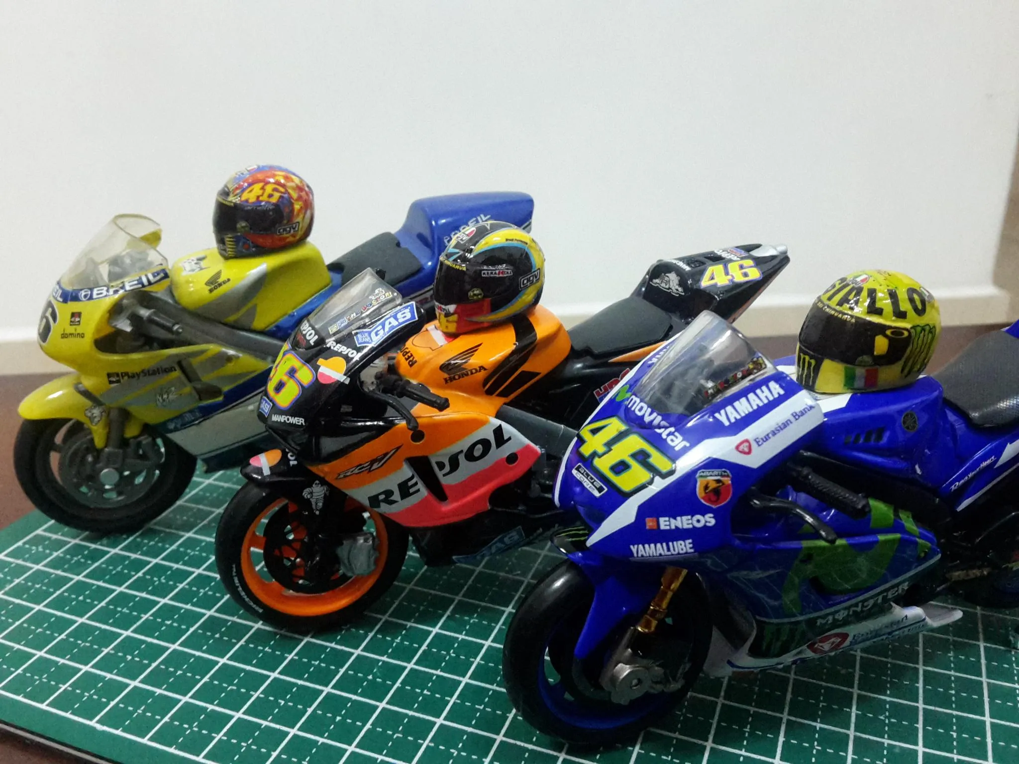 47398 motogp diecast collection display
