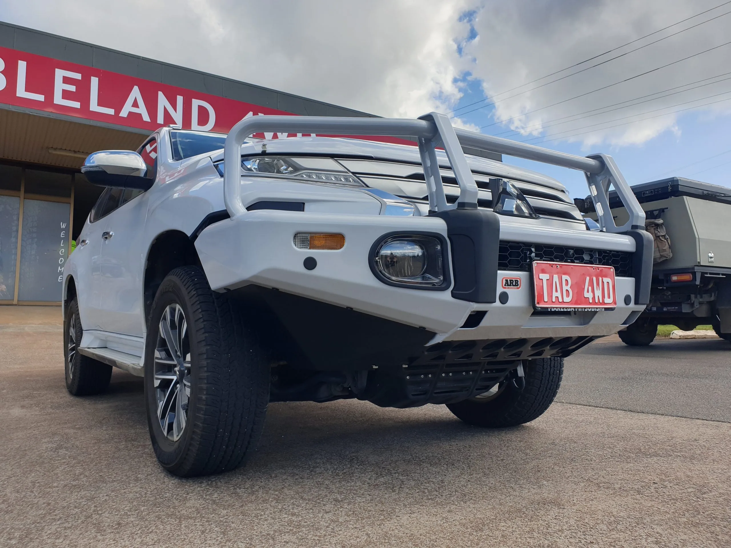 47416 diecast pajero sport doors