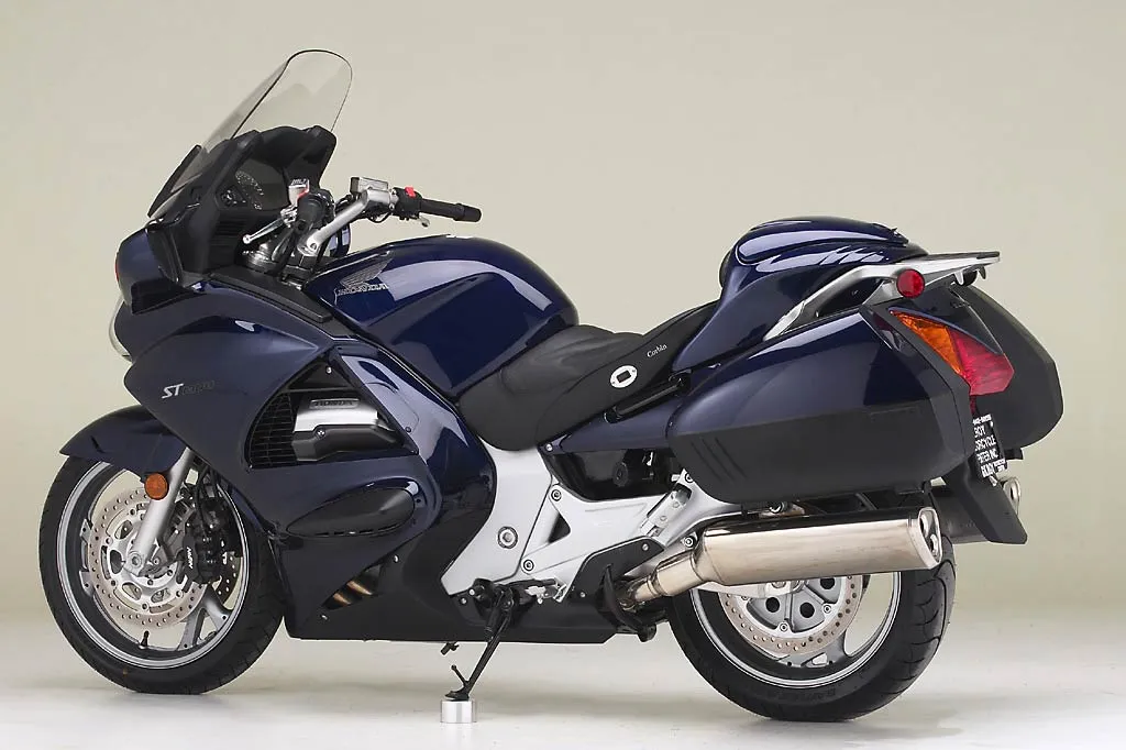 47424 honda st1300 diecast model close up