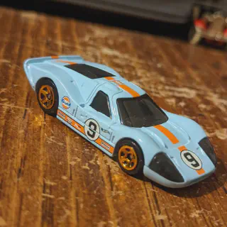 /img/47428-ford-gt40-diecast-display.webp