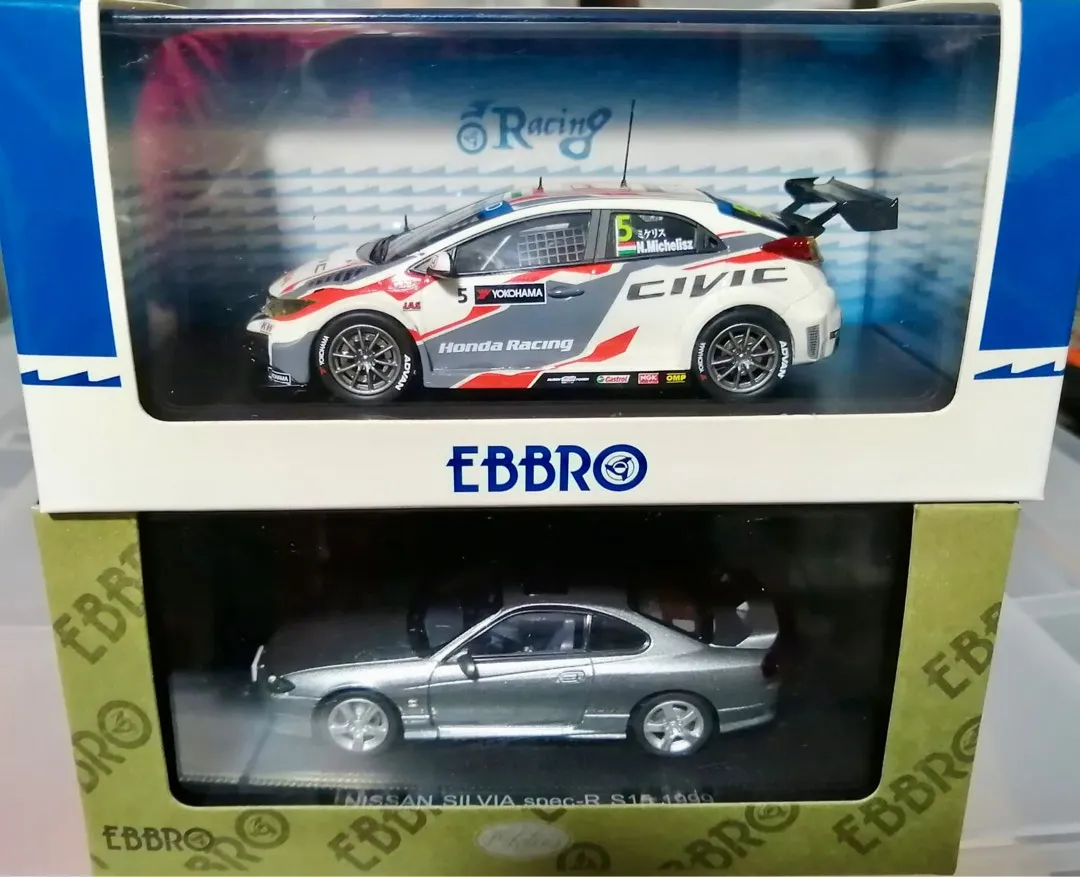 /img/47465-ebbro-diecast-models-display.webp