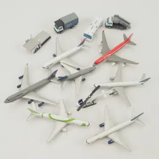 /img/47475-diecast-airplanes-helicopter-feature7.webp