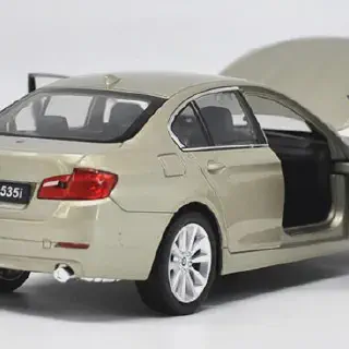 /img/47478-bmw-535i-diecast-cleaning.webp