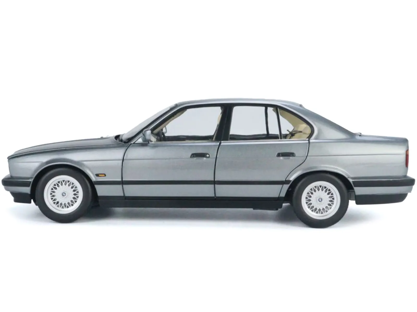 47478 bmw 535i diecast details