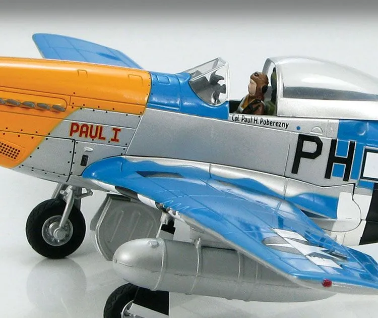 /img/47485-p51-mustang-diecast-model-showcase.webp